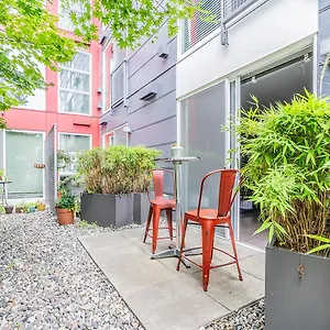 https://one-bedroom-luxury-apartment-gym-wifi-parking-rooftop-deck.seattlehotelsites.com