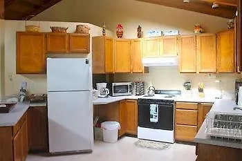 Hale Mauna Loa Upper Level With Shared Hot Tub Volcano 0*,