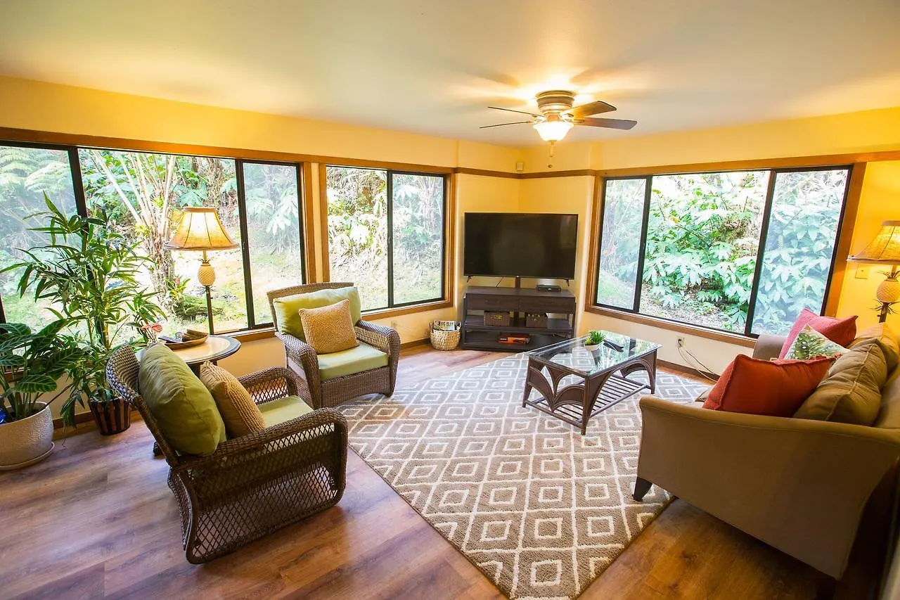 Hale Mauna Loa Upper Level With Shared Hot Tub Holiday home